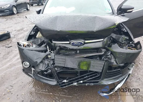 2014 Ford Focus Titanium z USA, uszkodzony, nr VIN 1FADP3N23EL212928